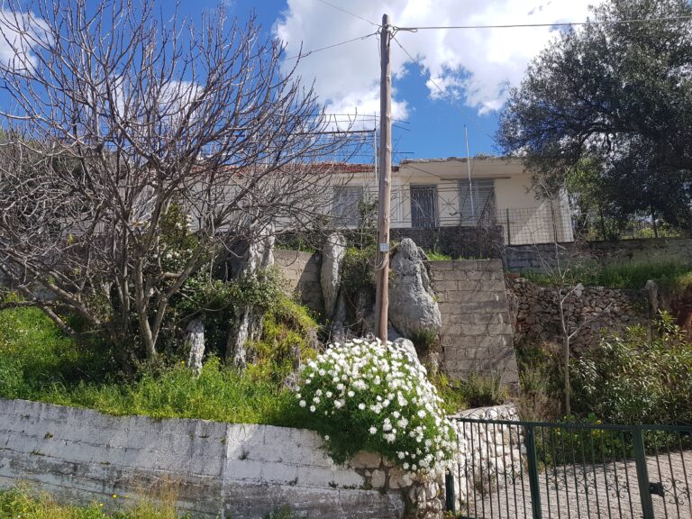 House for sale in Markopoulo